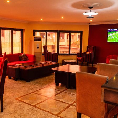 Peemos Hotel Warri Exterior foto